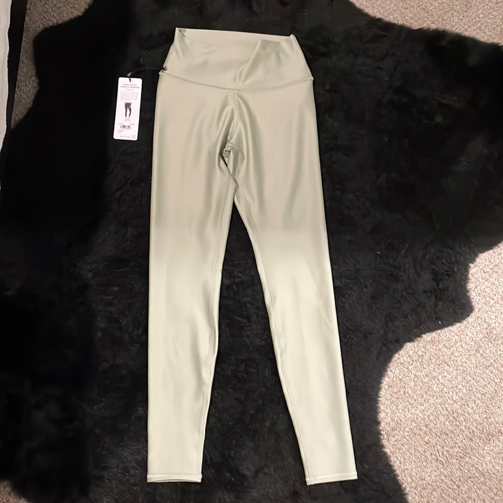 Brand new Alo high waist airlift legging in Limestone